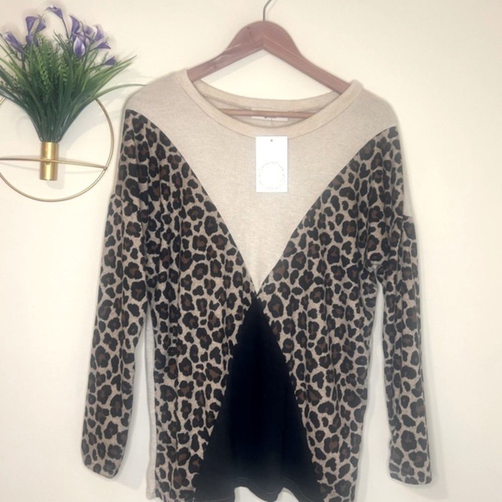 Haptics long-sleeve leopard sweater top - Picture 3 of 4